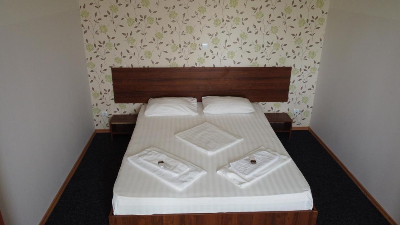 Hostel Restaurant Ciuperca Hunedoara Dış mekan fotoğraf