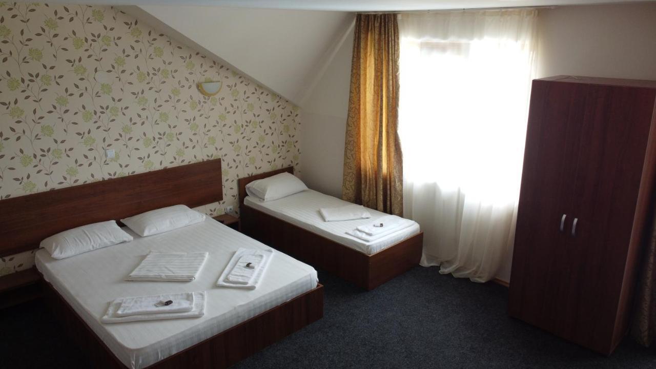 Hostel Restaurant Ciuperca Hunedoara Dış mekan fotoğraf
