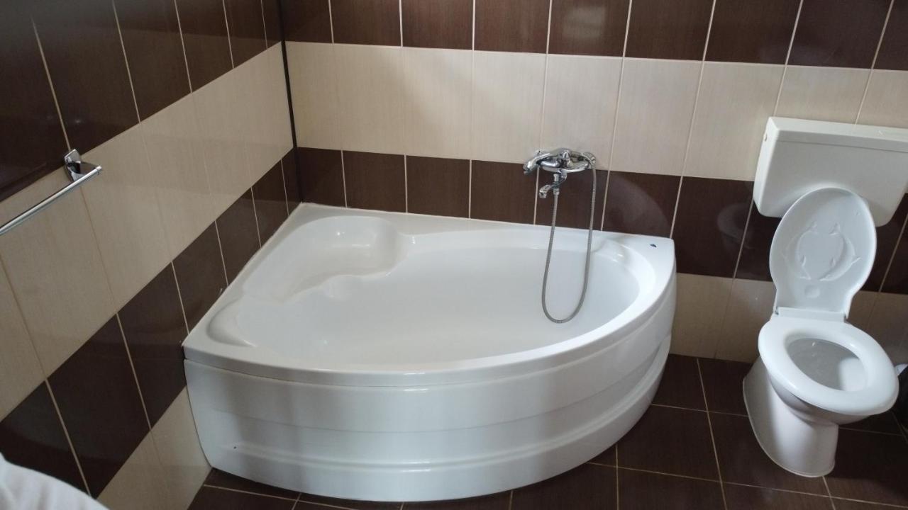 Hostel Restaurant Ciuperca Hunedoara Dış mekan fotoğraf