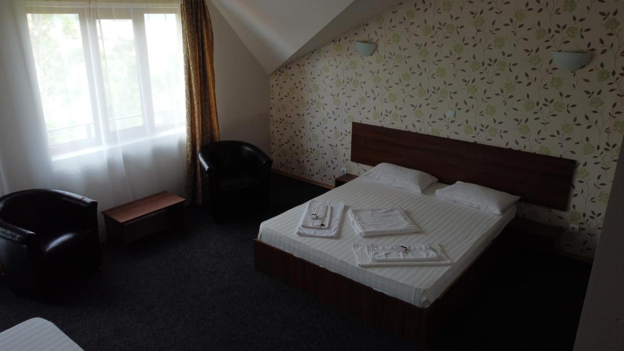 Hostel Restaurant Ciuperca Hunedoara Dış mekan fotoğraf